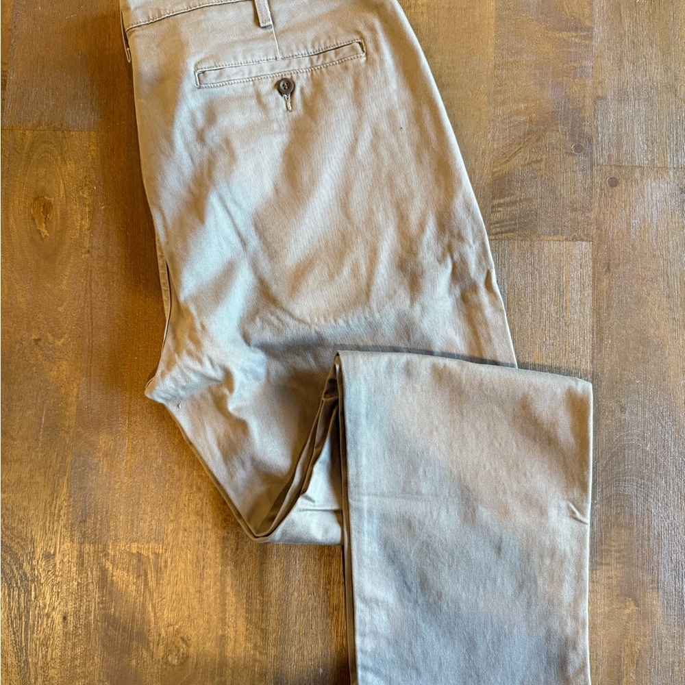 Classic Levi's Tan Chinos